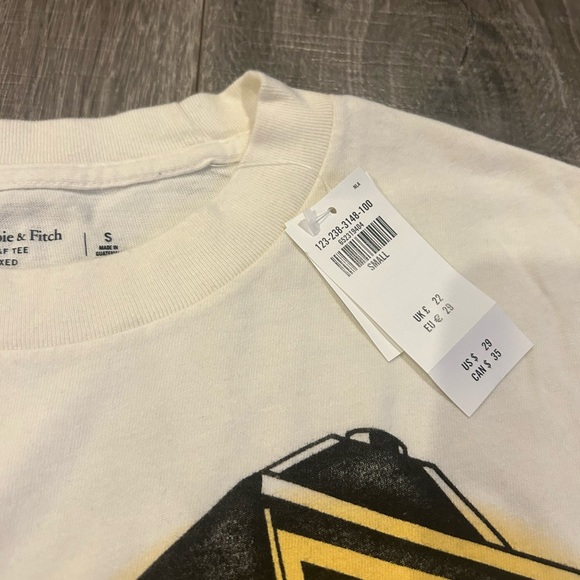 Abercrombie and Fitch tee. Size small NWT - Picture 2 of 2